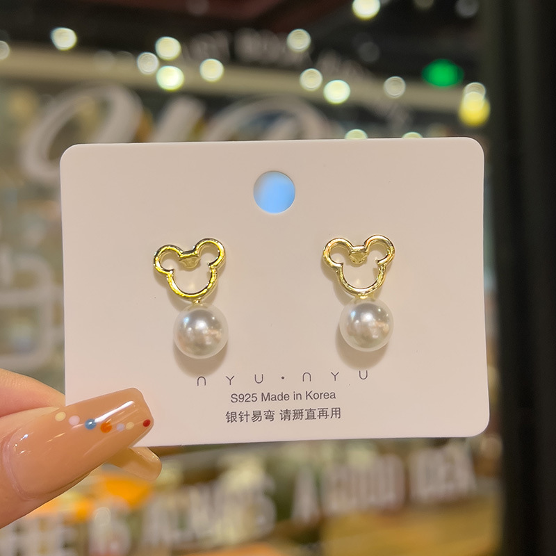 Aguja de plata de moda alta sensación de diamante de goteo de aceite pendientes nicho universal elegante pernos de orejas ligero lujoso temperamento simple orejas para mujeres