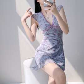 法式纯欲风撞色蝴蝶结V领碎花连衣裙女夏季甜辣妹性感收腰A字短裙