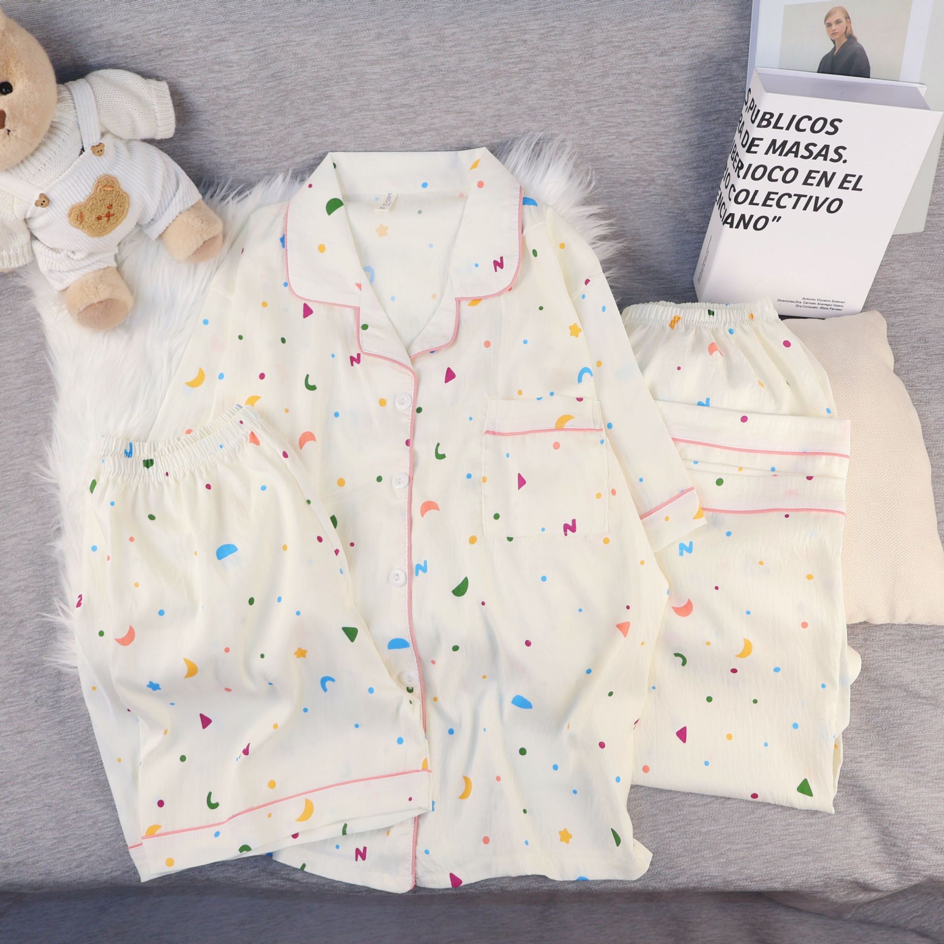 Al por mayor transfronterizo de tres piezas nubes algodón pijama cardigán con solapa mangas cortas pantalones cortos de dibujos animados a cuadros ropa para el hogar