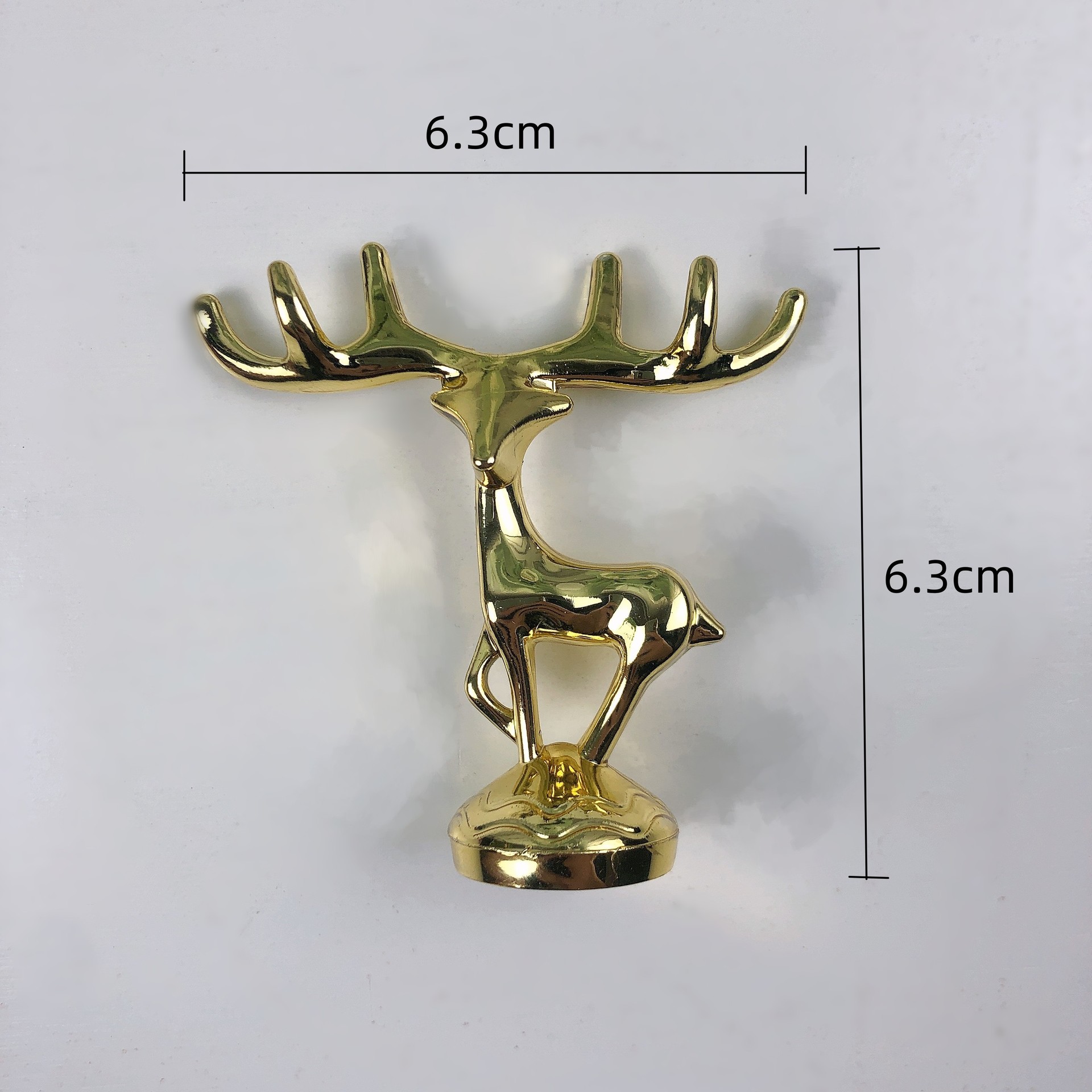 Plastic station deer
