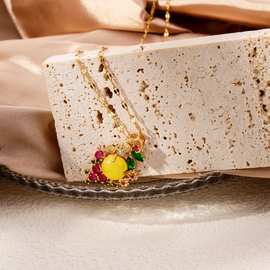 2023新款仿蜜蜡女王吊坠时尚洋气好看高级感百搭款项链坠锁骨链女