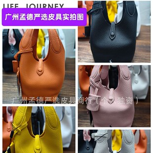 �羳����ˮͰ����֦�yţƤб��ŮŮ�����e�ٴ�б������˻@��Ů��