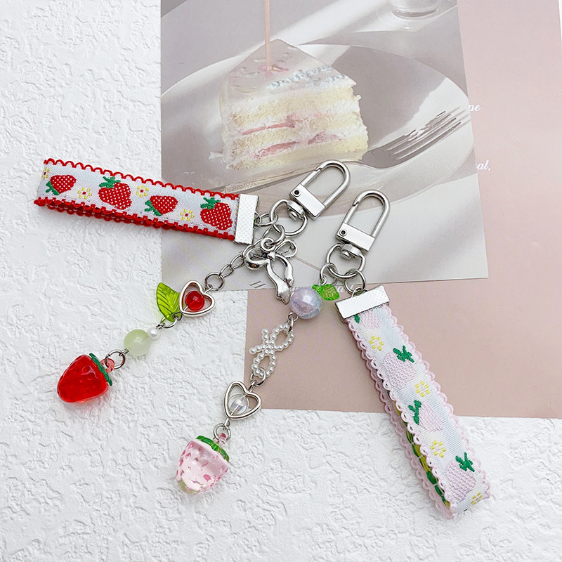 Japanese Style Sweet Strawberry Ribbon Handmade Beaded Bow Heart Pendant Keychain Mobile Phone Chain Cute Pendant for Women