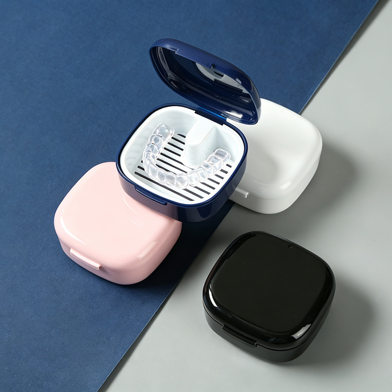 New portable double-layer dental retainer cleaning and draining box, a multi-functional, layered storage box for invisible aligners New portable double-layer dental retainer cleaning and draining box, a multi-functional, layered storage box for invisible aligners