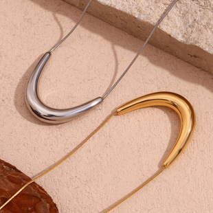 European and American Fashion Simple Niche Design Explosive Pendant Stainless Steel Plated 18K Gold Arc V-Shaped Pendant Snake Bone Chain for Women