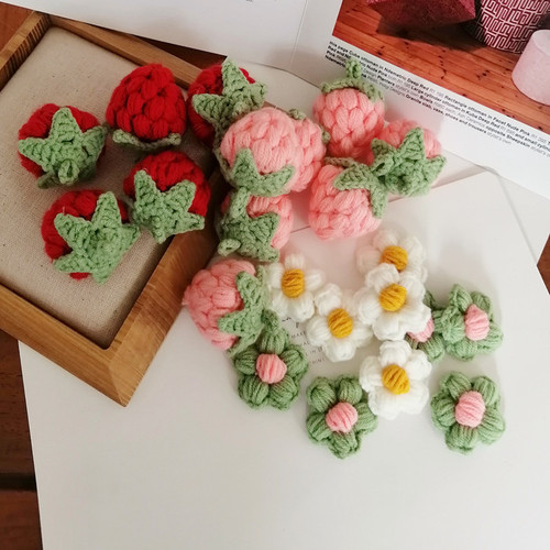 Crochet wool cute strawberry flower pendant, raspberry trouble bag keychain car hanging ornament new style