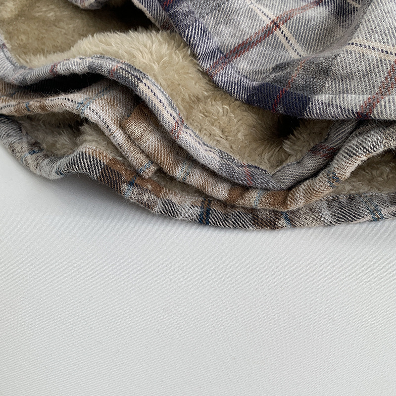 Camisa de terciopelo a cuadros de color frito 2025 invierno nueva ropa de bebé para niñas niños versión coreana de la chaqueta cálida retro de moda