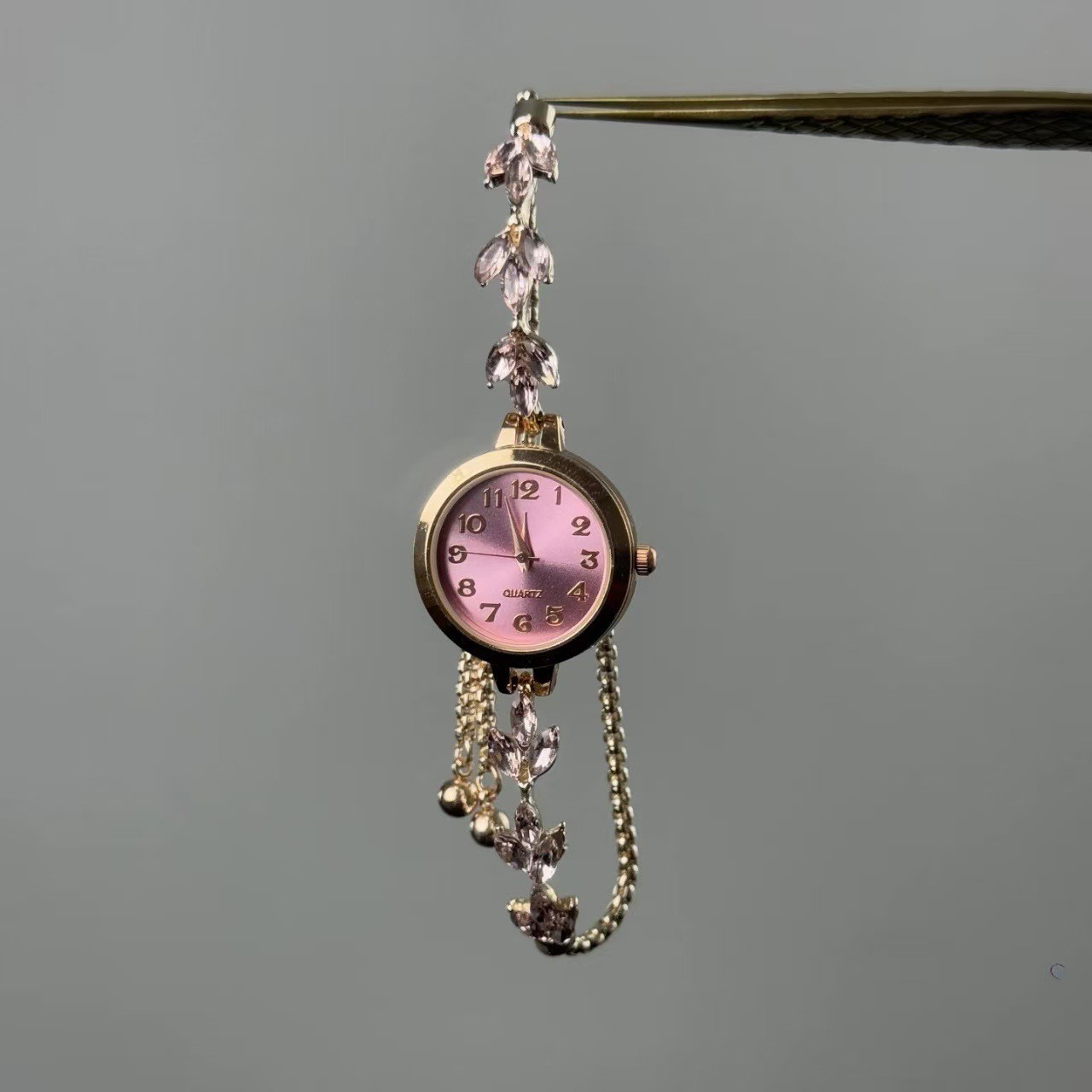Reloj extraíble con oreja de trigo rosa