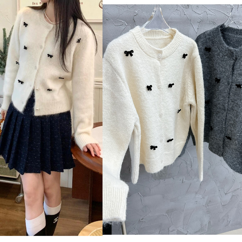 Autumn fashionable cardigan with bow with a round collar