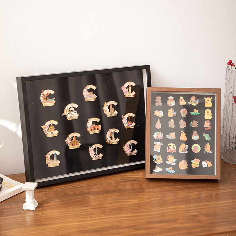 Badge Brooch Display Stand, Commemorative Medal Creative Hollow Display Frame, Medal Picture Frame, Felt Storage Frame