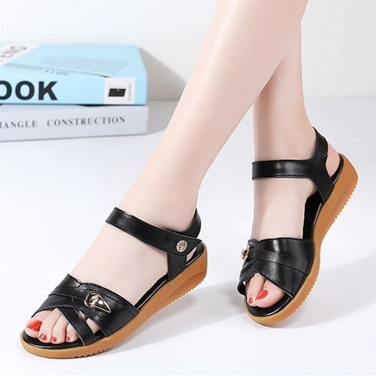Sandalias de madre de cuero suave para mujer 2025 nuevo tendón de res fondo suave Velcro sandalias de mujer de mediana edad y ancianas antideslizantes para uso externo