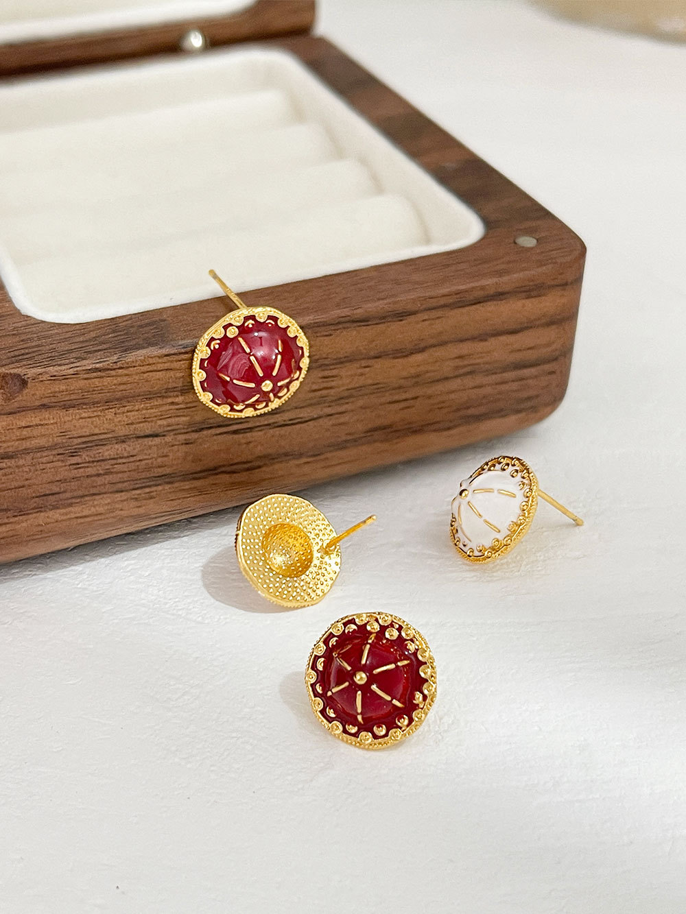 Simple Style Crown Copper Enamel Plating Ear Studs 1 Pair