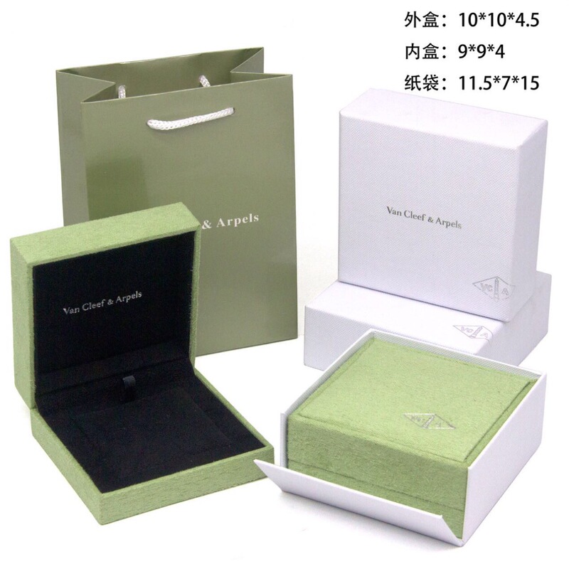 Van Cleef & Arpels Four-Leaf Clover Bracelet Necklace Bracelet Ring Jewelry Classy Packaging Gift Box Ten-Flower Sweater Chain Packaging