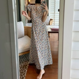 连衣裙;女式羊毛衫;女式针织衫