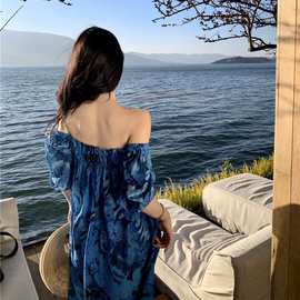 夏季蓝色一字肩连衣裙宽松遮肉三亚海边度假沙滩裙仙泰国旅游拍照