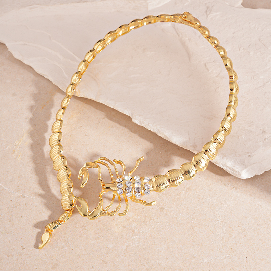 Collar de clavícula de apertura geométrica de escorpión con sentido metálico de diamantes europeos y estadounidenses Personalidad Temperamento de nicho Collar de sentido avanzado Mujer