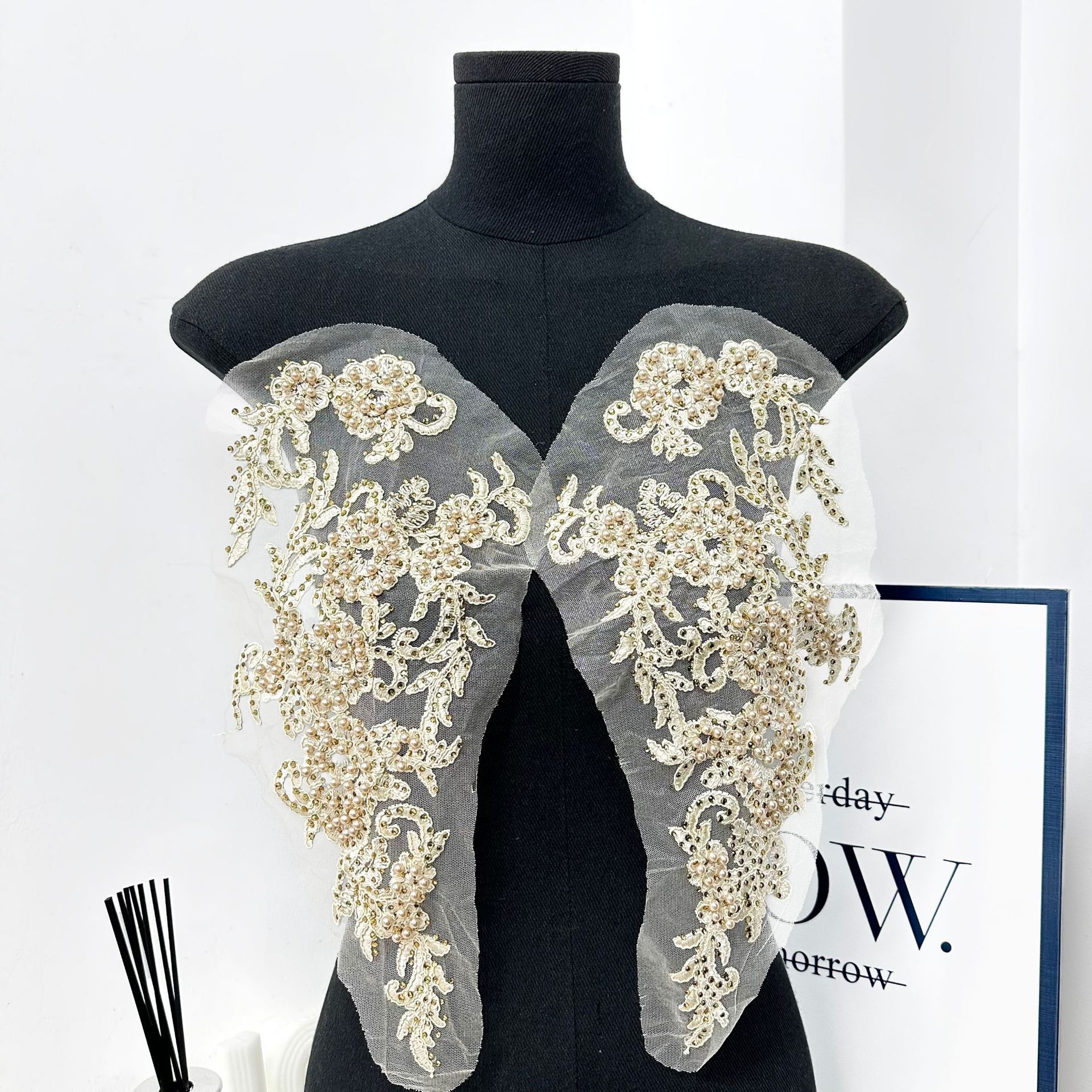 Cuentas tridimensionales bordadas malla de hombro tela de encaje pegada vestido de boda DIY accesorios de decoración hombro bordado parche