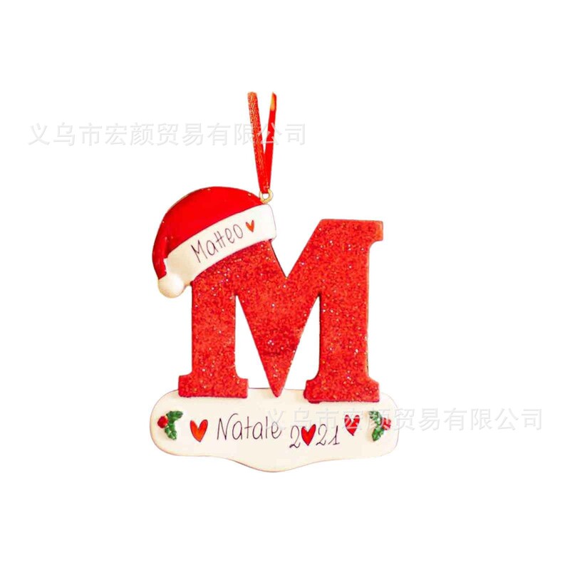 国境を越えた新しい26文字の英語の車がクリスマスツリーを飾って家の装飾品を飾っている|undefined