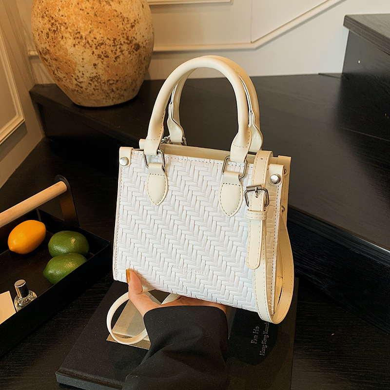 Textura transfronteriza 2025 verano nuevo bolso de mano retro tejido bolso de hombro de moda damas mochila