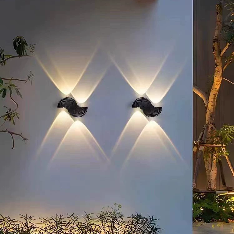 Светодиодные веерообразные настенные светильники подниматься и опускаться на балконе прикроватного отеля в саду на открытом воздухе