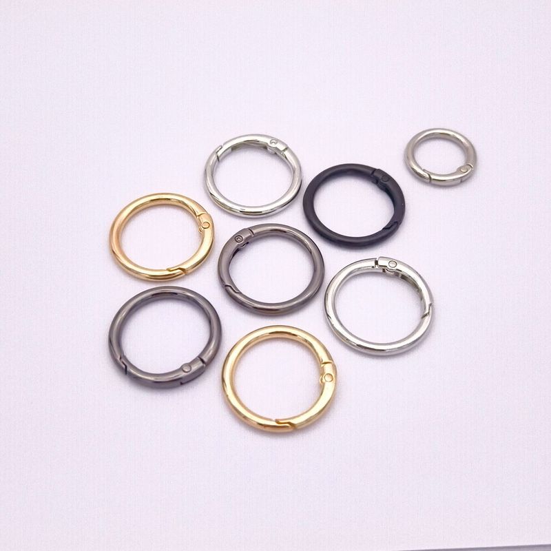 さまざまな形状のスプリングコイルバックル、亜鉛合金ドッグバックル、金属キーホルダーを備えたさまざまな形状のバッグバックルを提供するソースファクトリー|undefined