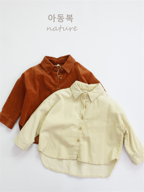 Camisas infantiles de primavera 2026: Nuevas camisas de pana versátiles de estilo coreano para niños con cuello vuelto, blusas holgadas para niñas.