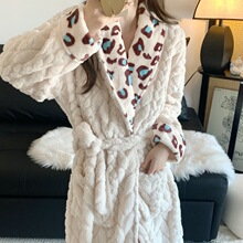 �������m�q˯��Ů�¿�Ӻ񺆼s�󷽼�ɫ�L���n�����A�߼���ԡ��Ů