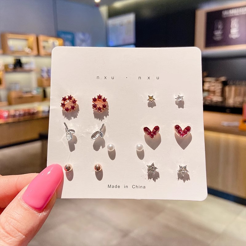 Juego de pendientes 2025 nuevas mujeres de moda simples, compactas, exquisitas, de alta gama, pendientes de celebridades de Internet