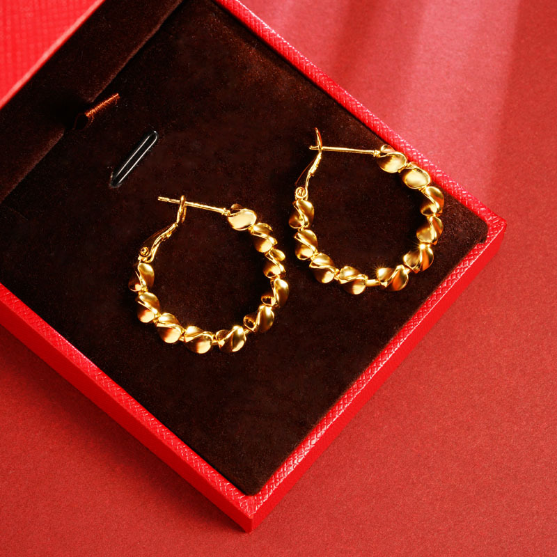 Nuevos aretes de oro de estilo chino antiguo estilo coreano textura ligera aretes de lujo diseño de personalidad femenina no se desvanecerá joyas de orejas