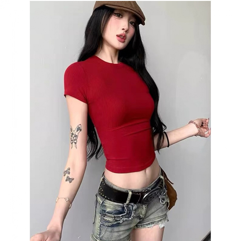 High-end, off-shoulder burgundy short-sleeved T-shirt for women, summer, fitted, sweet and spicy, simple, slim fit, short, hot American style top.