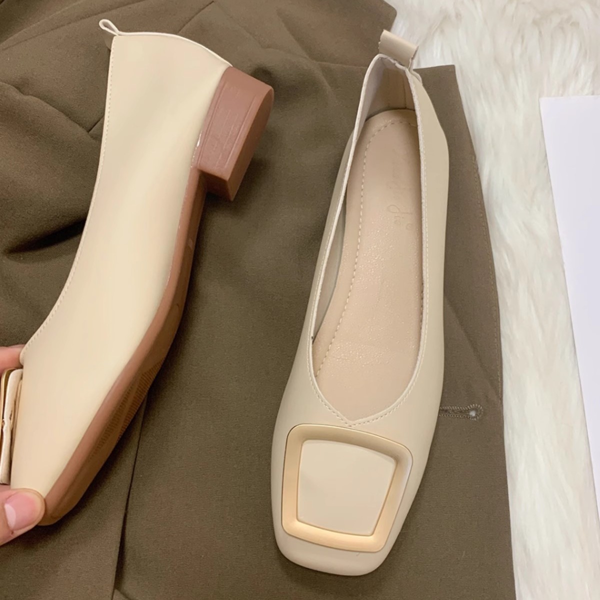 JIJI Studios hebilla de cabeza cuadrada boca baja zapatos individuales mujer primavera y otoño nuevo estilo suela blanda zapatos de leche de un solo pie