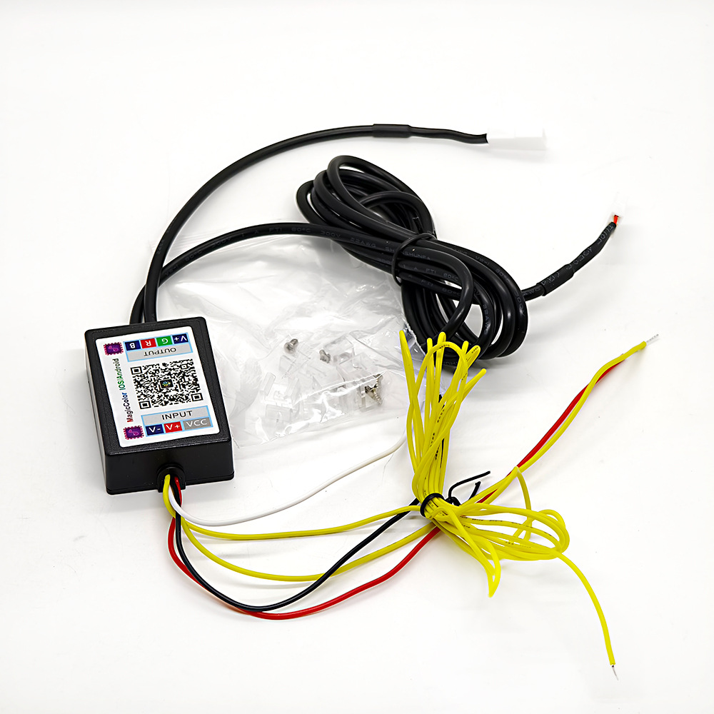 New car LED headlights with start-up scanning daytime running lights, APP-controlled color-changing light guide, dual-color flowing turn signal lights