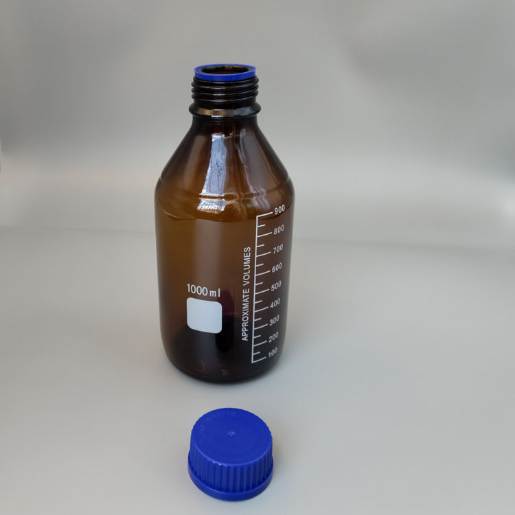 茶色の丸型ネジ蓋付き青蓋化学試薬瓶、厚みのある目盛り付き密封実験用低ホウ素シリカガラス水溶液瓶|undefined