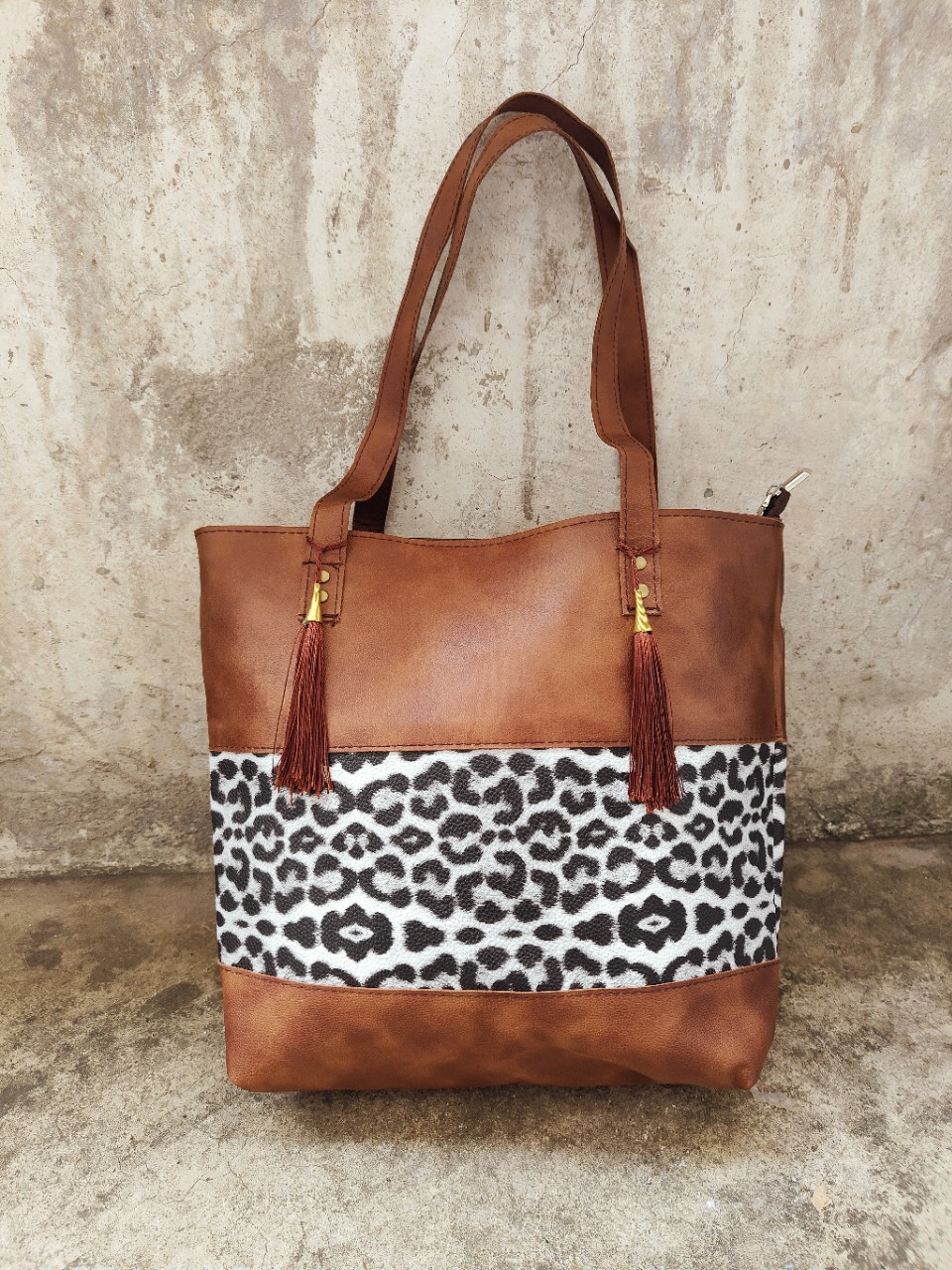 Women's Medium All Seasons Pu Leather Leopard Fashion Square Zipper Tote Bag display picture 1