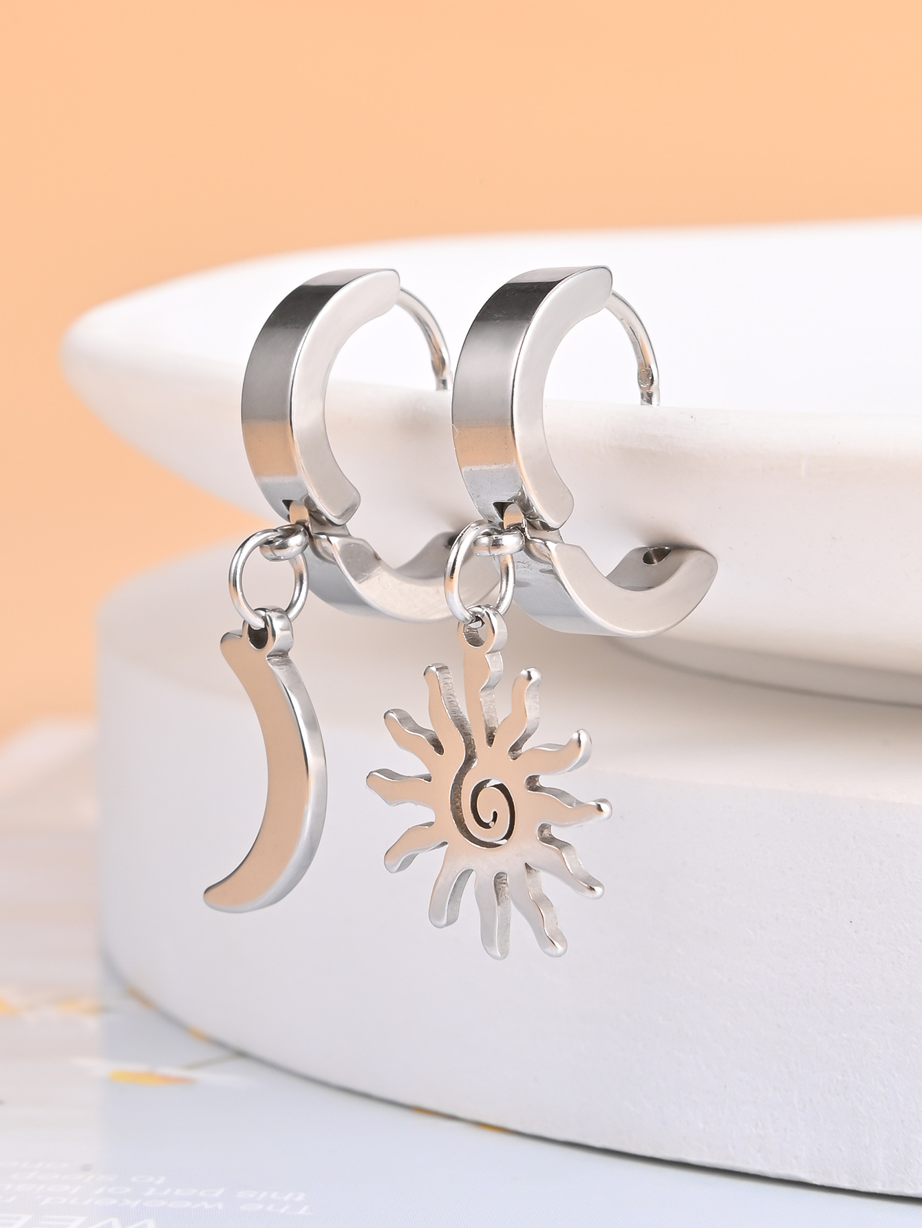 1 Pair Simple Style Geometric Sun Moon Plating Alloy Drop Earrings display picture 1