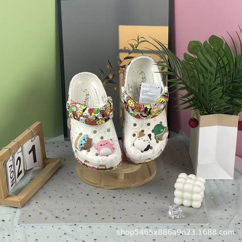 New Parent-Child Clogs Snoopy Third Generation Flat Sandals Non-Slip Wear-Resistant Beach Shoes Lazy Sandals in Stock