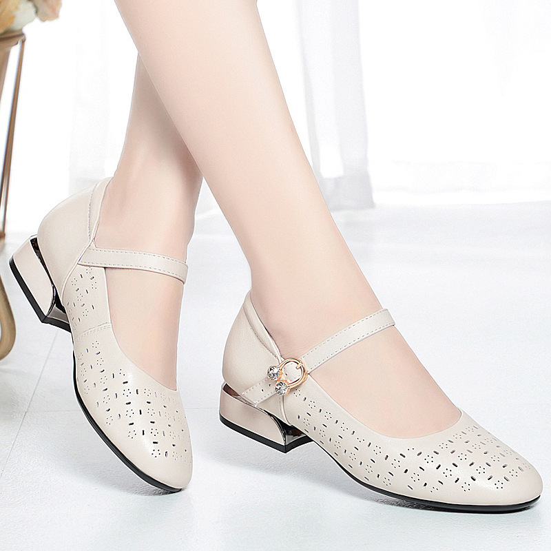 Dép sandal nữ quai chữ V đế bằng da thật, gót thấp, thoáng khí, chống trượt — đen