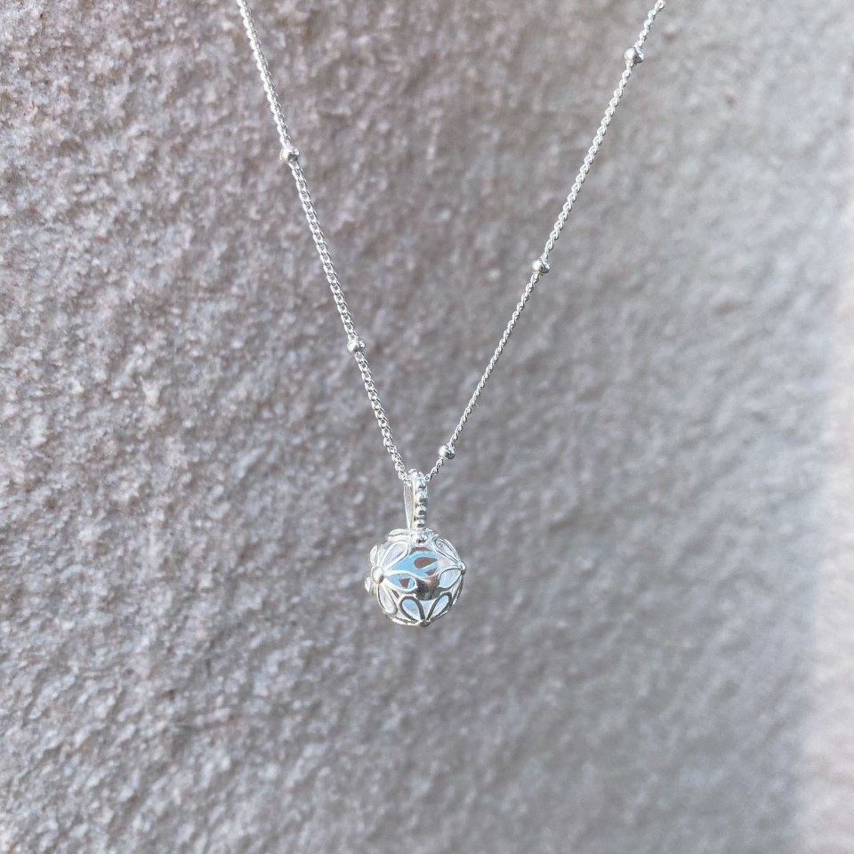 Daily Occasion 925 Sterling Silver Material 925 Sterling Silver Moonstone Inlay Round Pendant Necklace