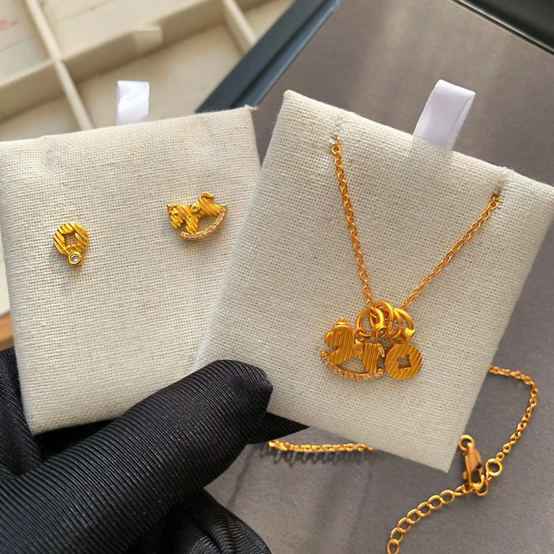 Collier cheval à bascule style chinois effet glacé doré femme_voghion.com