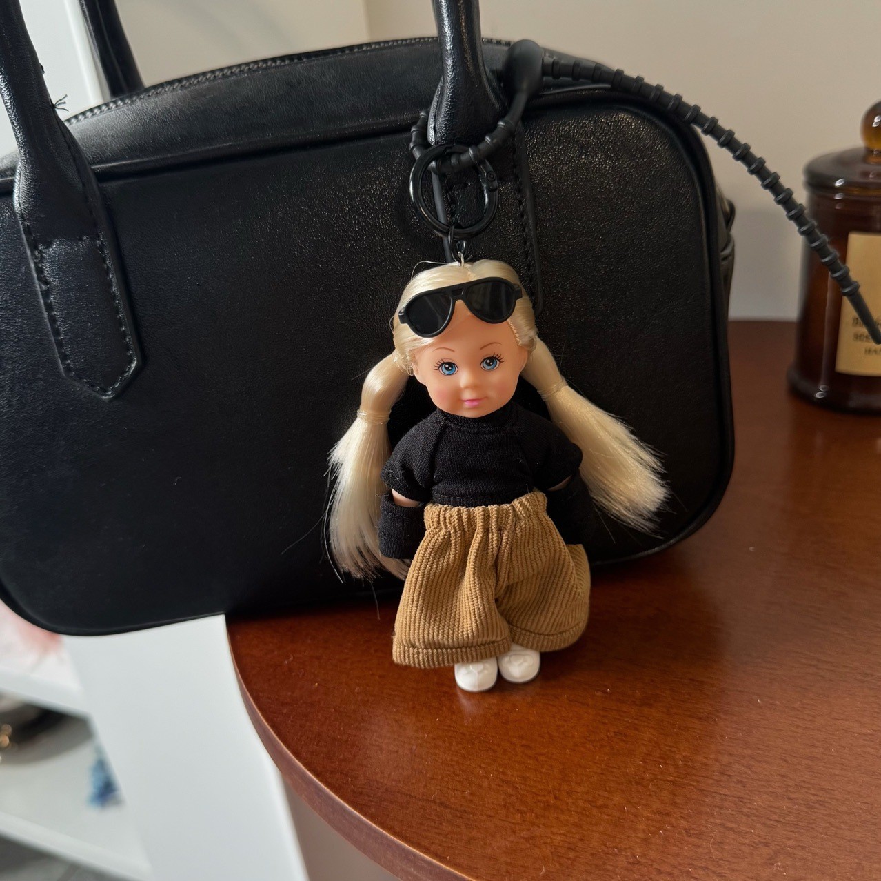 선글라스 코듀로이 팬츠 인형