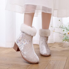 【初蝶】2025年新款冬季加绒复古绣花妈妈民族风绒面配旗袍短靴女