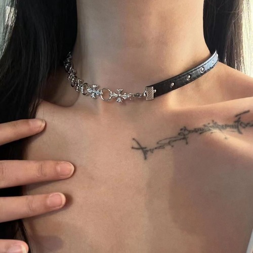 Cool Wind Asymmetric Cross Stitch PU Leather Necklace Short Choker Lock Chain Sweet Cool Style Accessory 2024