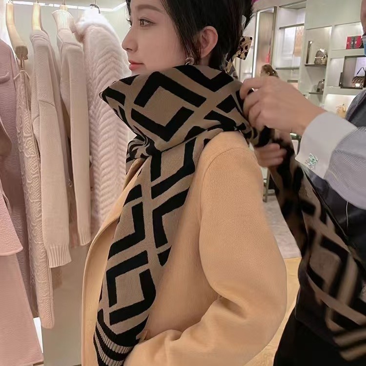 老花FD围巾女羊毛双面FF字母网红同款羊绒披肩百搭时尚流苏围脖|undefined