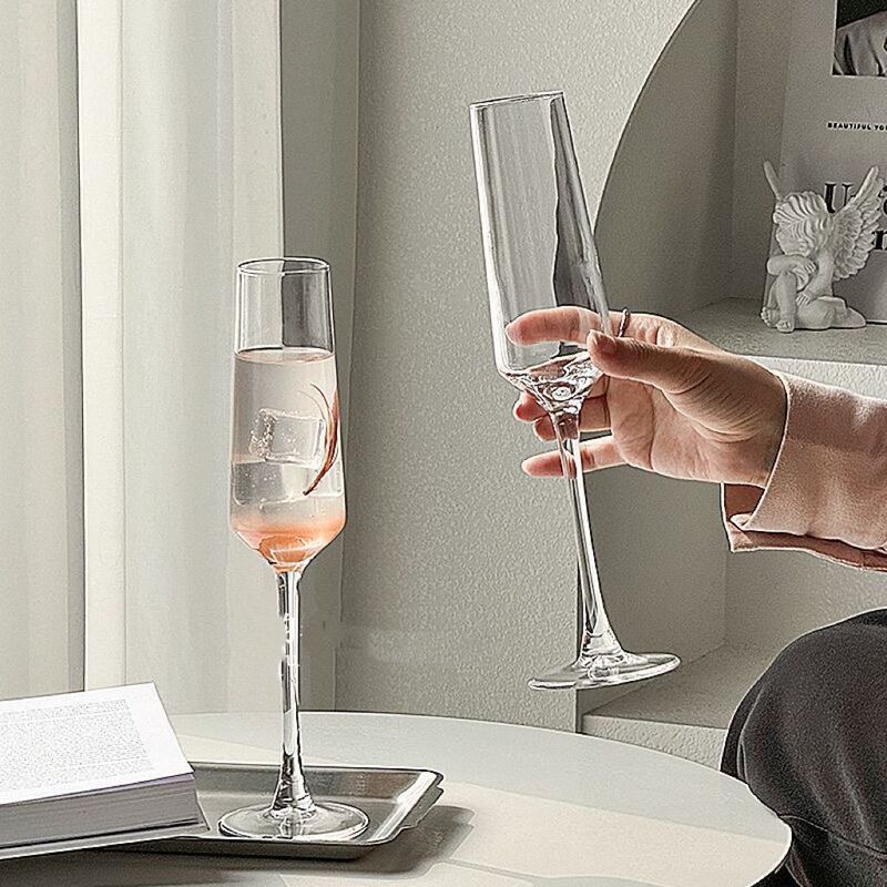 High-end glass champagne glasses for engagement and wedding, crystal toasting glasses, home-use light luxury tall glasses, cocktail glasses High-end glass champagne glasses for engagement and wedding, crystal toasting glasses, home-use light luxury tall glasses, cocktail glasses
