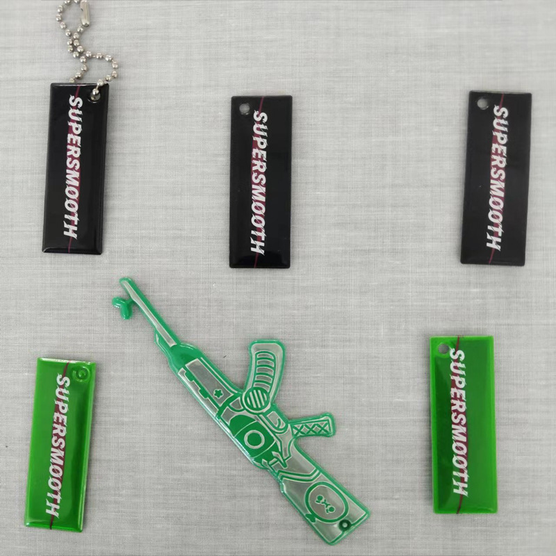 长方形夜晚骑行反光挂件 双面反光交通警示吊牌 钻石AK47反光挂饰