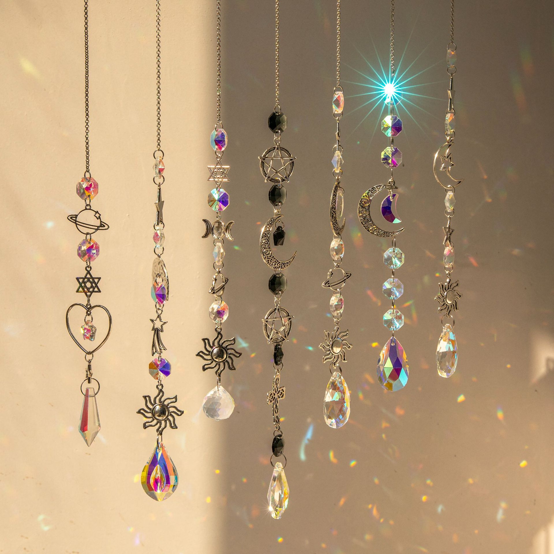 Style Simple Lune Les Gouttelettes D'eau Cristal Artificiel Pendentif Attrape-soleil Décorations Artificielles display picture 1