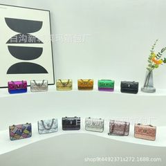 大衆のデザインは色の小さい包みの女性の欧米の流行の菱格の刺繍の糸のチェーンの包みのかわいいミニの包みの小さい方の包みにぶつかります。