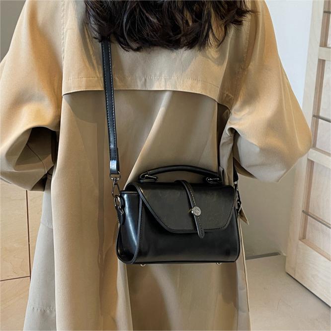 Bolso de moda de gama alta para mujeres 2024 nuevo portátil todo partido retro pequeño bolso cuadrado nicho diseño bolso de hombro