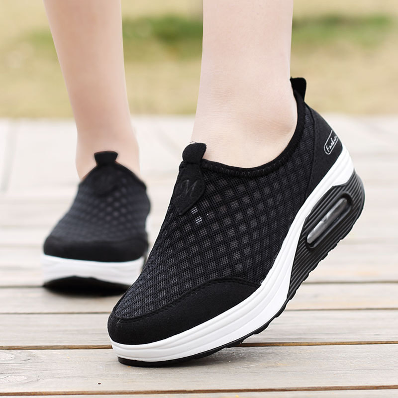 2026 verano nuevos zapatos de rotación de aire acolchado zapatos de mujer malla deportivos casuales zapatos muffin de suela gruesa zapatos de mujer al por mayor