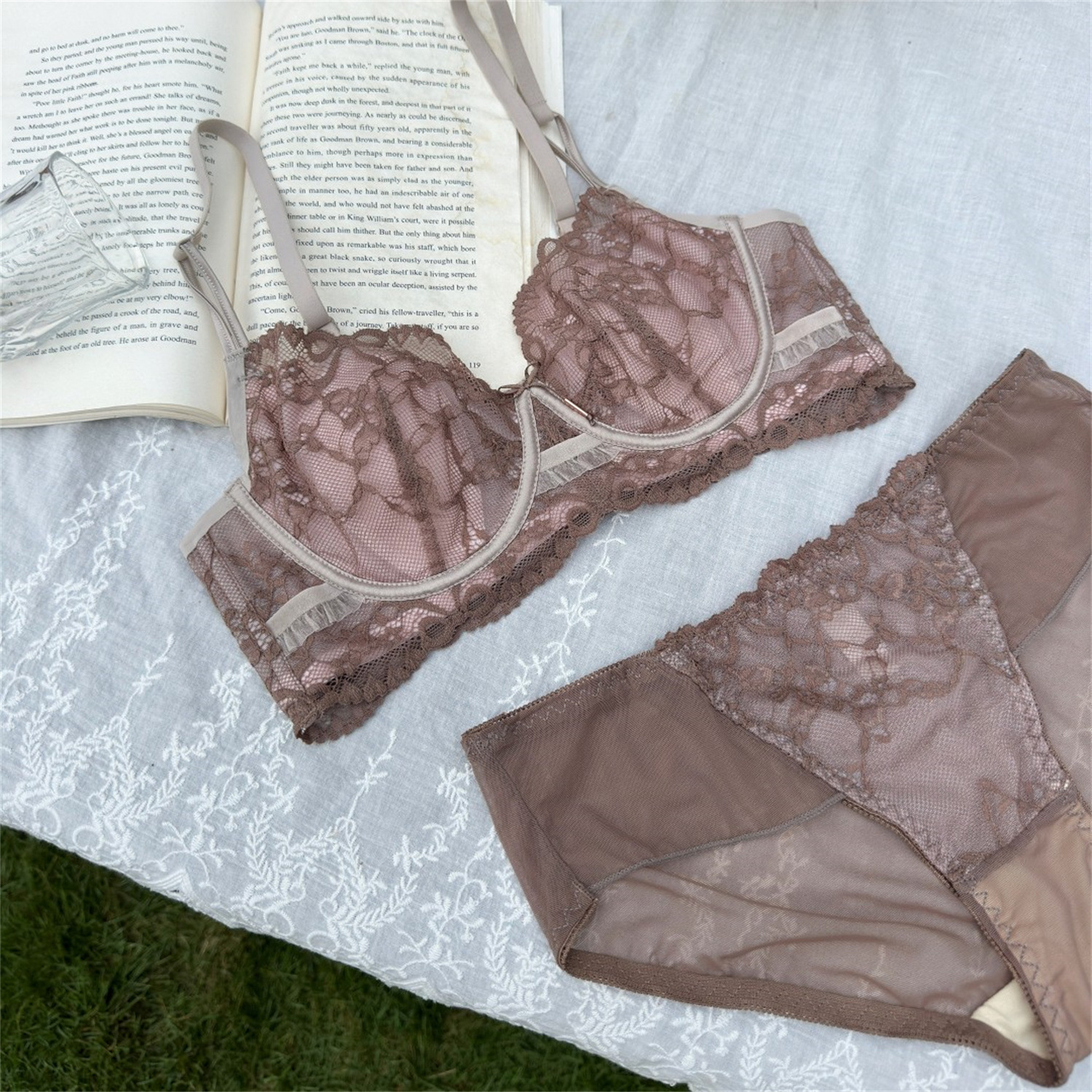 6864 Pure Desire Sexy French Encaje Anti-convexo Anillo de acero suave Ropa interior Pechos grandes Sujetador transpirable de algodón fino